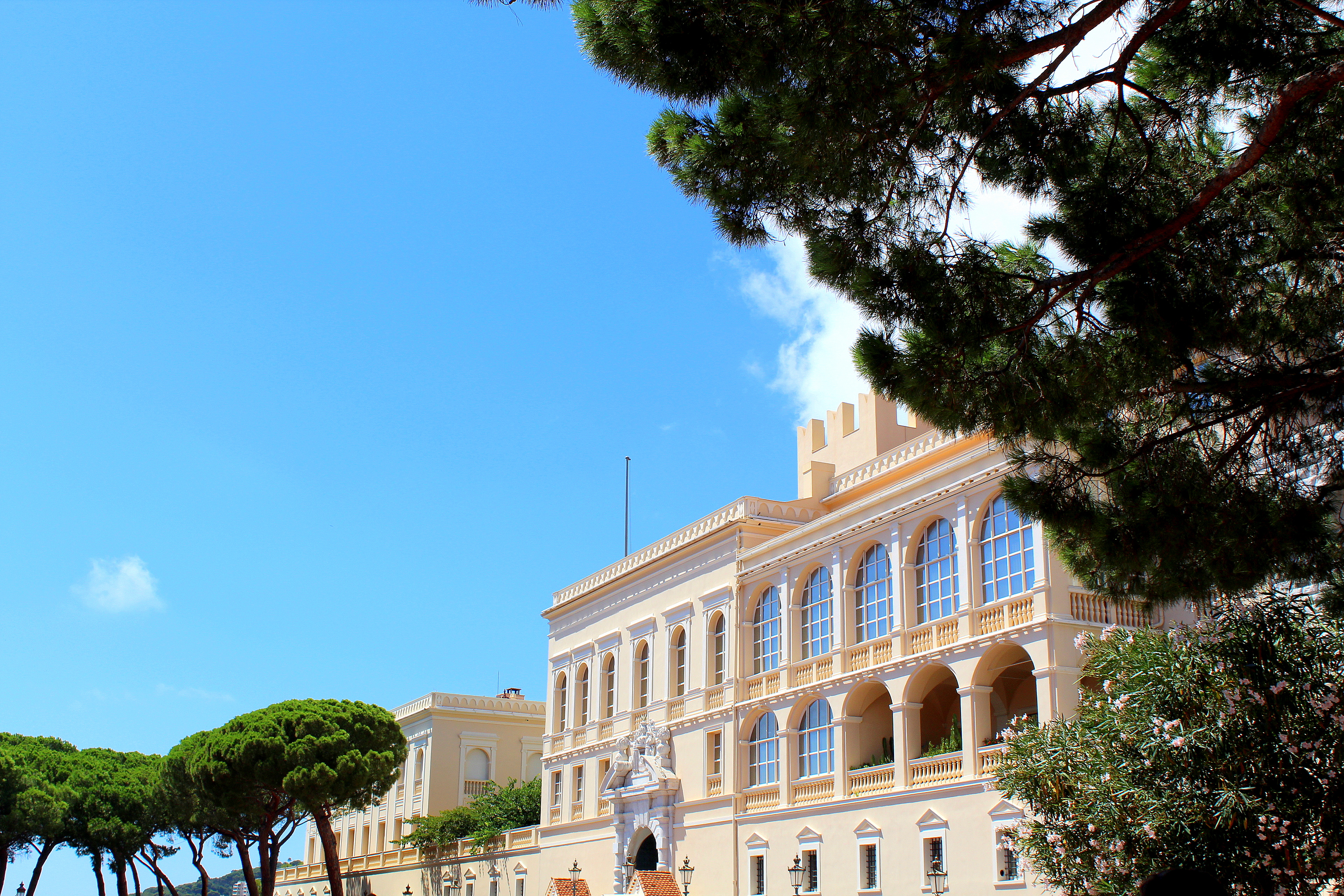 post 5 - monaco - palácio