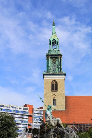 berlim - igreja de santa maria e a fonte