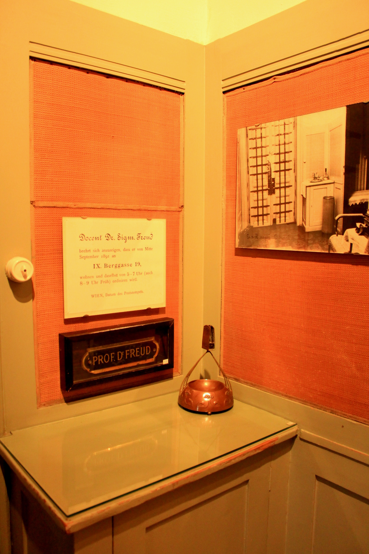 viena - museu de sigmund freud - sala de espera.JPG